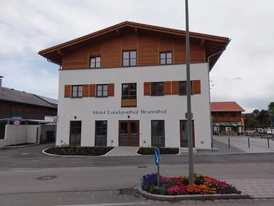 Hotel Landgasthof Brunnthal - 1