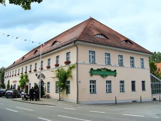 Landgasthof Hotel zur Post - 1