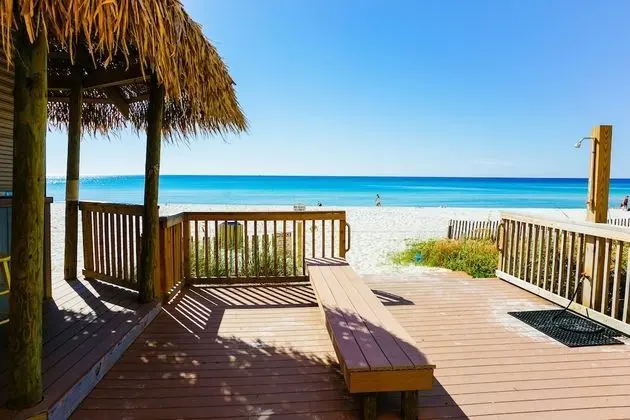 Landmark Holiday Beach Resort by VRI Americas - Plaj