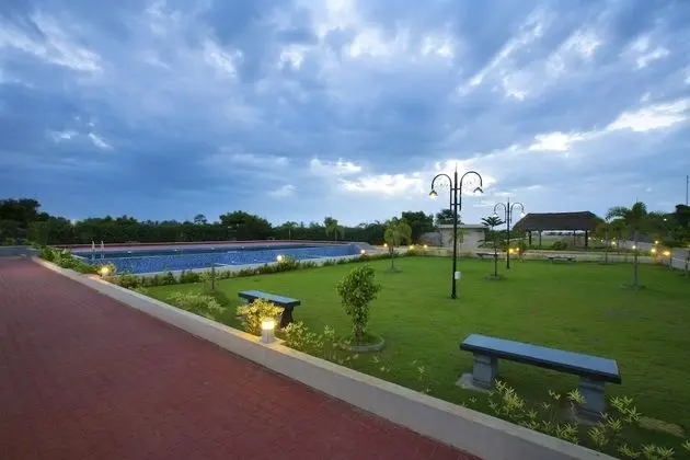 Landmark Pallavaa Beach Resort - Havuz