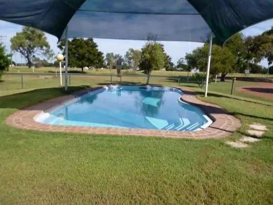 Landsborough Lodge Motel - Havuz