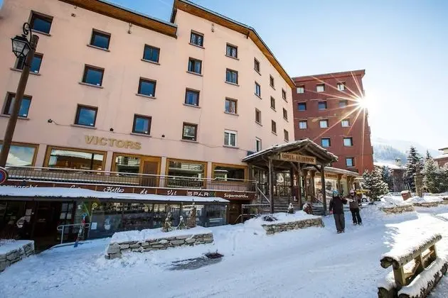 Langley Hotel Victors