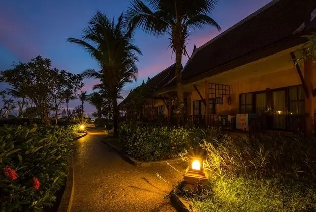 Lanta Casuarina Beach Resort - Dış Mekan