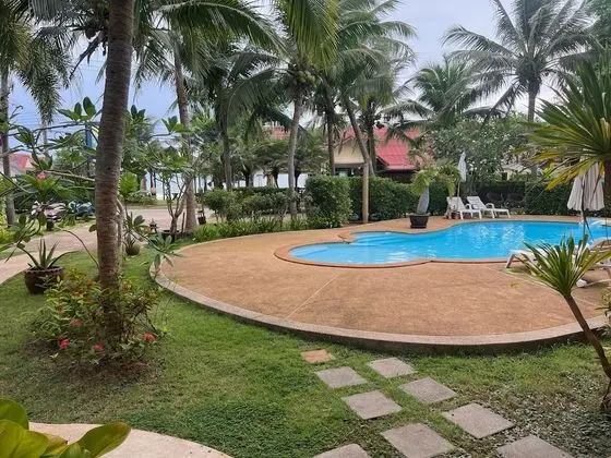 Lanta Seafront Resort