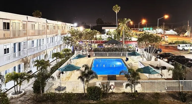 Lantern Inn Suites
