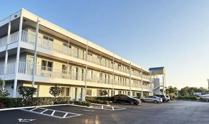 Lantern Inn Suites