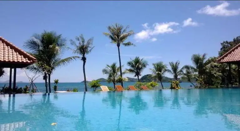Laprima Hotel Komodo - Havuz