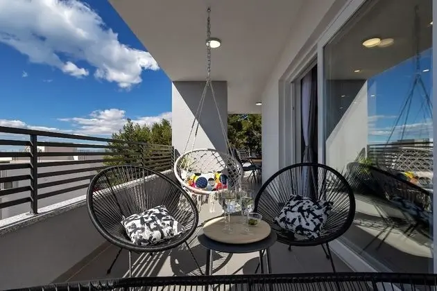 Lara - With Terrace - A1