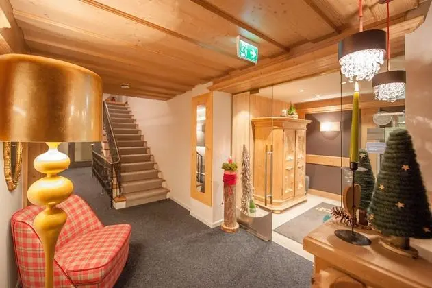 Lärchenhof - Premium Apartments & Zimmer - Lobi