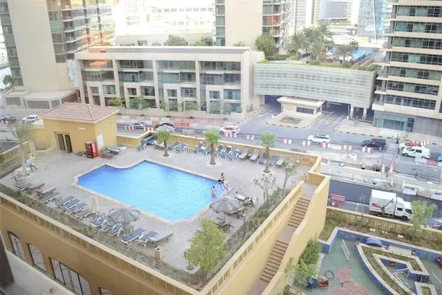 Large 1 Bed - Affordable fully furnished 1BR with balcony and a great marina view! - LSE - Havuz