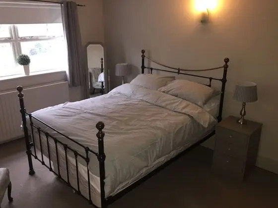 Large 2-bed House Derbyshire off Chatsworth rd - Oda