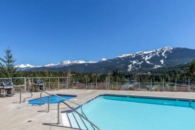Large 2-bedroom Whistler Condo for up to 6 People w Swimming Pool hot tub - Oda