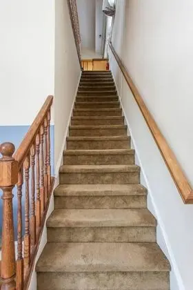 Large 2 BR/ 2BA Duplex in City Center by Domio - İç Mekan