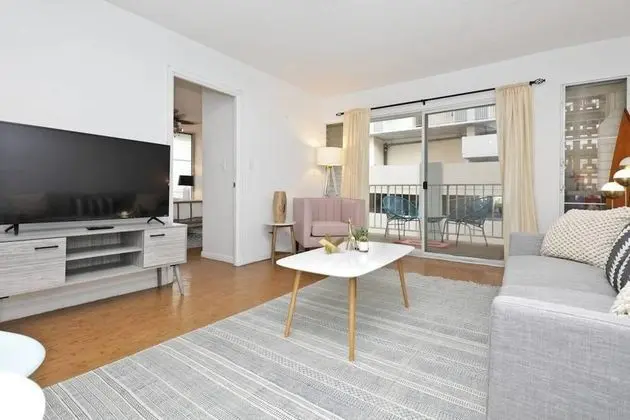 Large 2br/2ba Steps to Waikiki Beach by Domio - Oda Düzeni