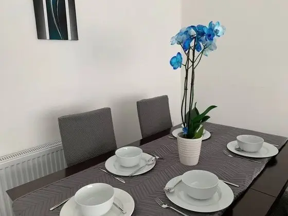 Large 5 Bed House / Wolverhampton + Parking - Dış Mekan