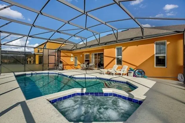 Large 5 bed Villa With Pool and spa Overlooking Conservation and Woodland Area - Havuz