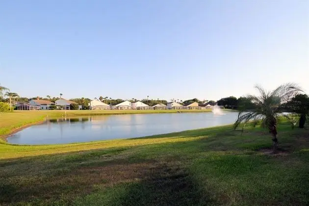 Large 5 bed Villa With South Facing Pool Overlooking Water