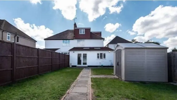 Large 6 Bedroom House With Parking