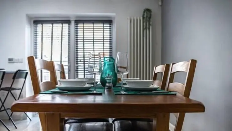 Large 6 Bedroom House With Parking - Yerinde Yemek