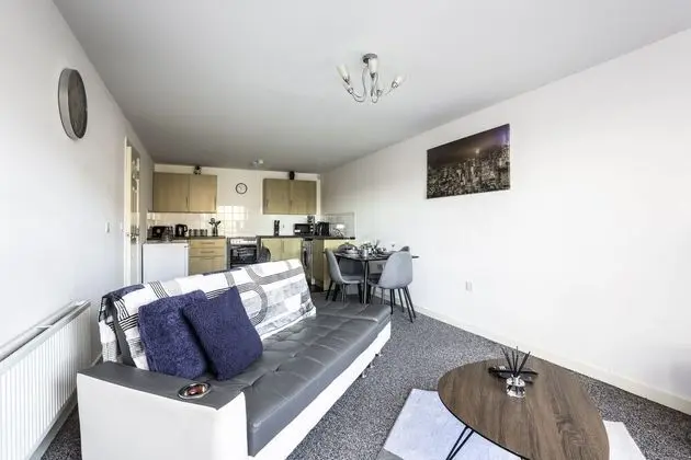 Large Apartment With Balcony Free Parking & Fast Wifi - Bar