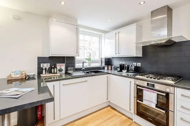 Large Apartment near Windsor Castle - Mutfak