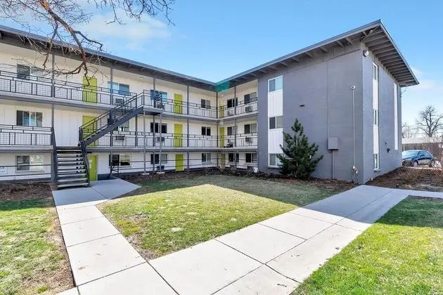 Large Apartments in LAKEWOOD - SK