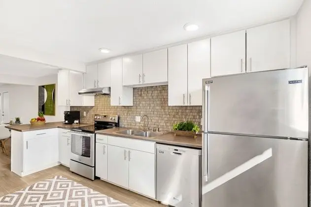 Large Apartments in LAKEWOOD - SK - Mutfak