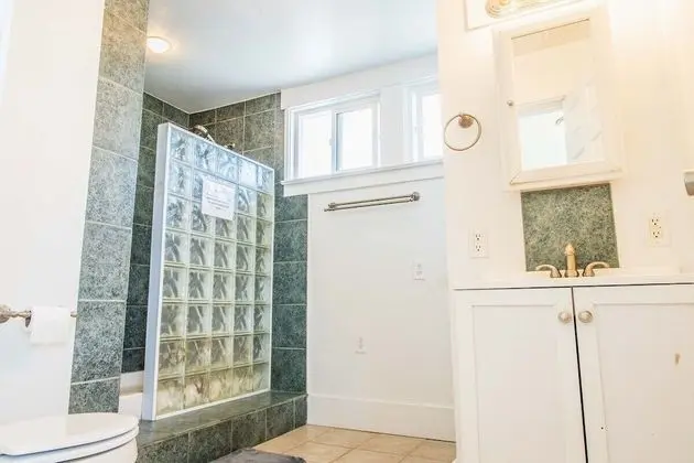 Large and Bright 3 Bedroom With Room For 7 - Oda