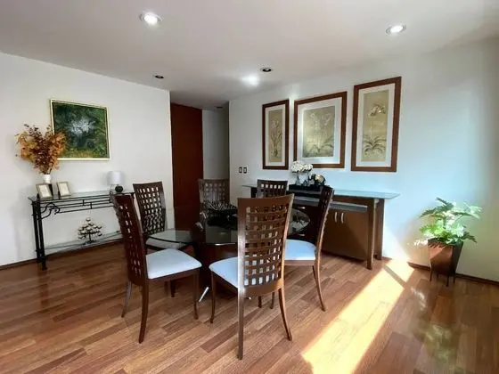 Large and Comfortable Apartment in Napoles Area Neighborhood