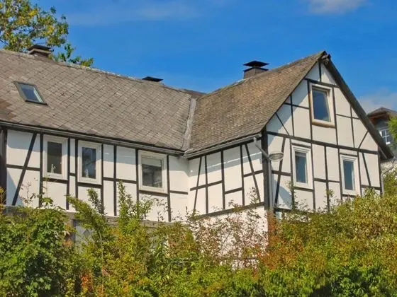 Large, Detached Half-timbered House With a Wood Stove in Winterberg-züschen - Dış Mekan