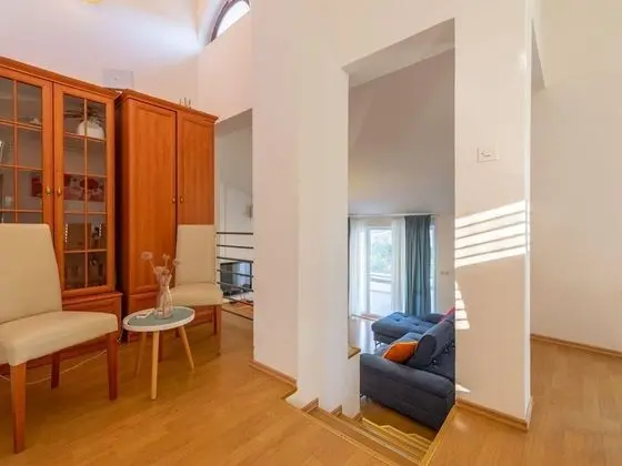 Large Home With Pool and Outdoor Kitchen, Near the Sandy Beach - Oda Düzeni