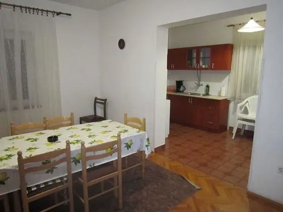 Large House Apartment With Terrace and Sea View, Near Beach, BBQ - Yerinde Yemek