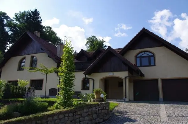 Large Luxury House with Sauna & Hot Tub in Giant Mountains near ski Area - Dış Mekan