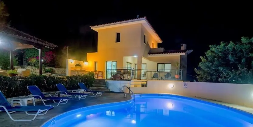 Large Pool Garden, Billiard, Peaceful Area, Near to the Sea 2 Bedrooms Sleeps