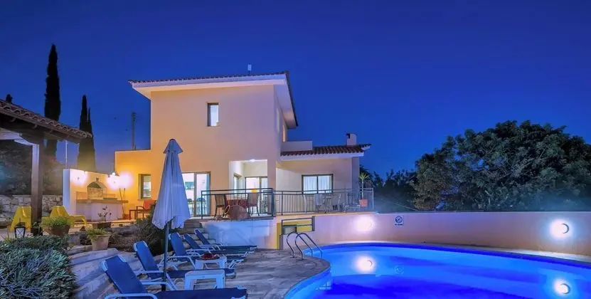 Large Pool Garden, Billiard, Peaceful Area, Near to the Sea 2 Bedrooms Sleeps - Havuz