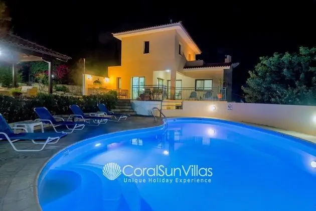 Large Pool Garden, Billiard, Peaceful Area, Near to the Sea 2 Bedrooms Sleeps - Öne Çıkan Resim