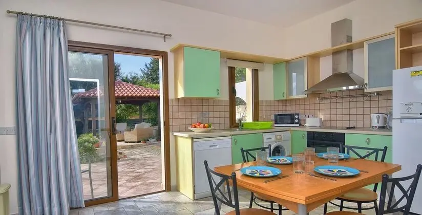 Large Pool Garden, Billiard, Peaceful Area, Near to the Sea 2 Bedrooms Sleeps - Yerinde Yemek