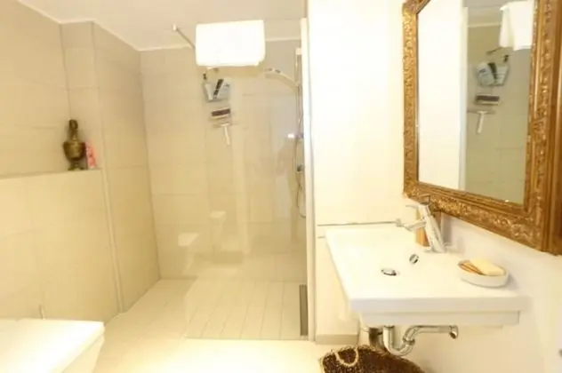Large Retro Chic Flat 100m2 in City Center - Parking - Banyo Tipleri
