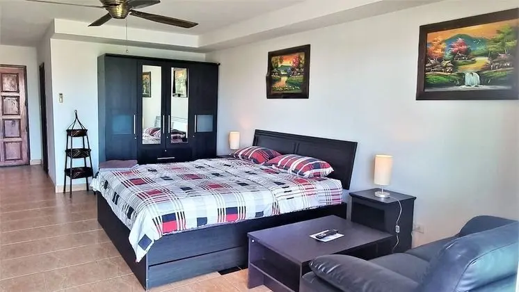 Large Studio Condo Jomtien - Oda