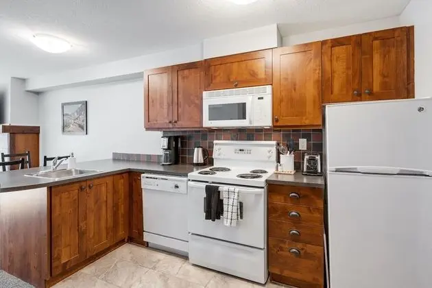 LARGE Studio | Ski In/Out | Pool & Hot Tubs | Central Upper Village Location - Mutfak