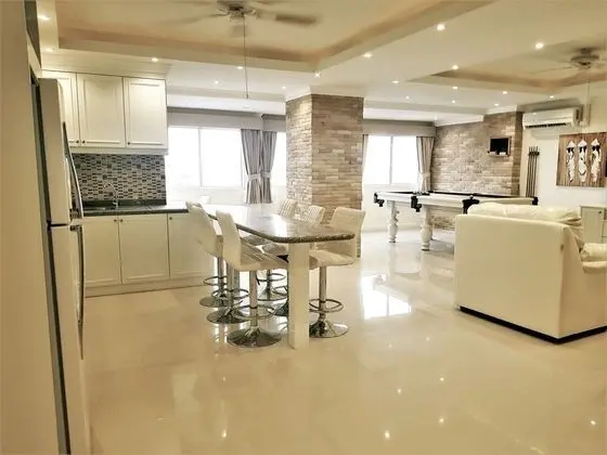 Large, Stylish 2 bed Apartment With Pool Table in Pattaya - Yerinde Yemek