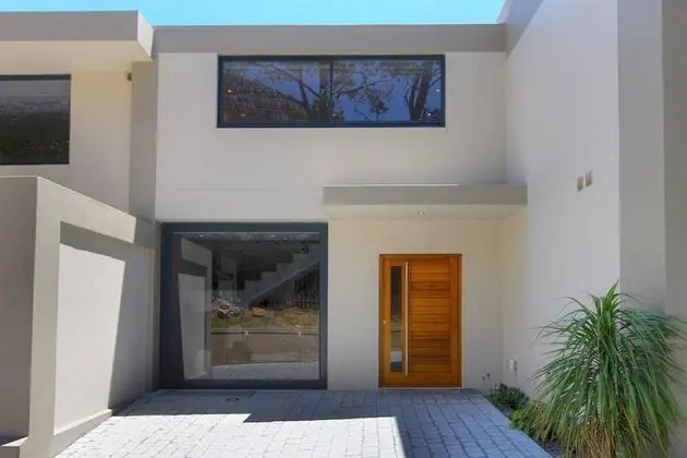 Large Three Bedroom Holiday Apartment in Camps Bay With Private Pool Casablanca - Oda