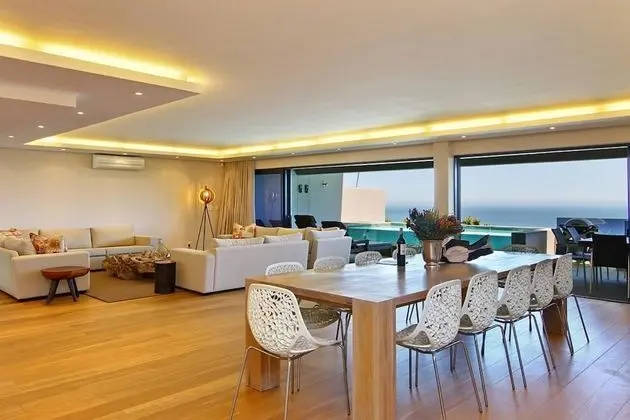 Large Three Bedroom Holiday Apartment in Camps Bay With Private Pool Casablanca - Oda
