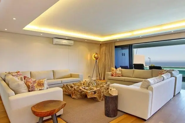 Large Three Bedroom Holiday Apartment in Camps Bay With Private Pool Casablanca - Oda