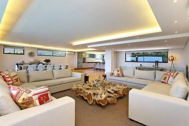 Large Three Bedroom Holiday Apartment in Camps Bay With Private Pool Casablanca - Oda