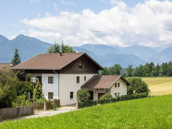 Large Well-kept Flat in Seeboden With Private Pool - Dış Mekan