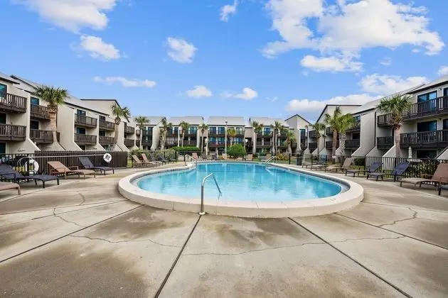 Largo Mar by Book That Condo