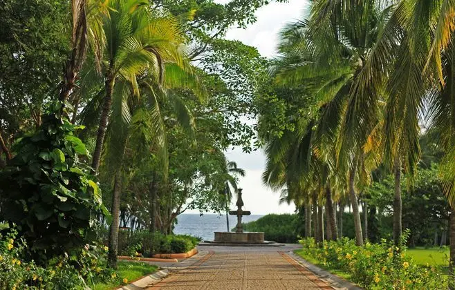 Las Alamandas Resort