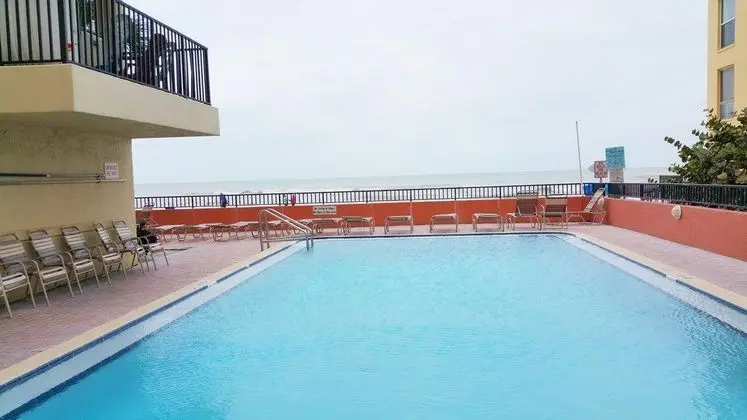 Las Brisas Condominiums