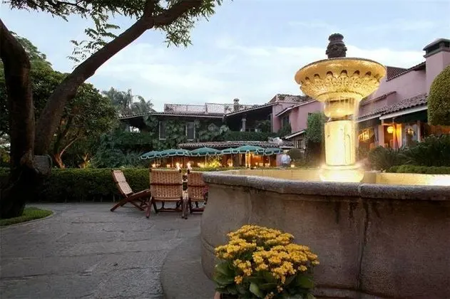 Las Mañanitas Hotel Garden & Restaurant